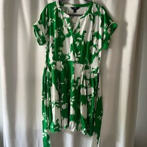 Simply Vera Vera Wang Green and White abstract print dress. New with tags